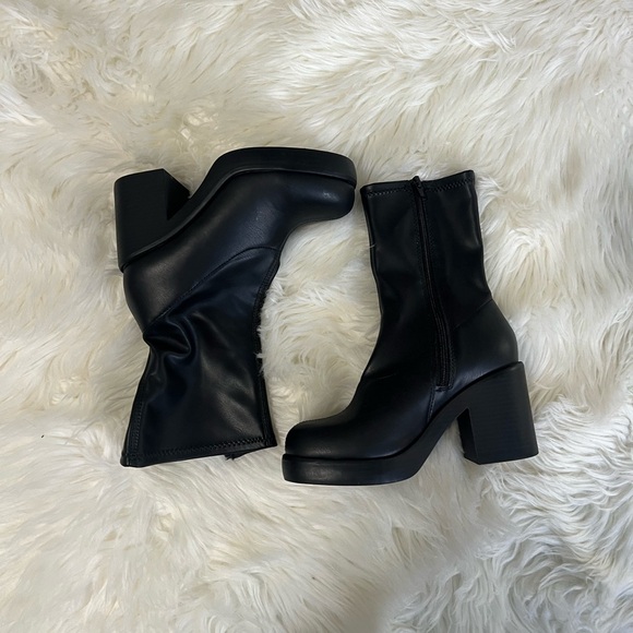 Black Women's Platform Boots - Picture 3 of 10